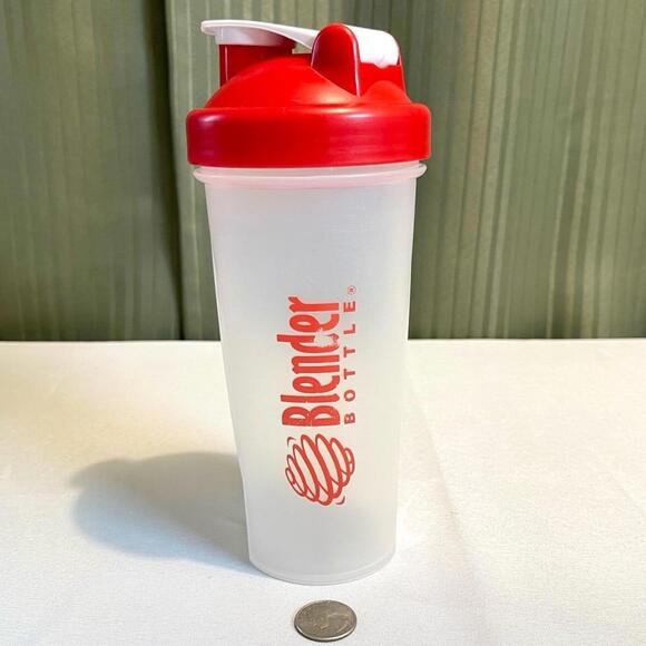 BlenderBottle Classic Shaker Bottle Perfect for Protein Shakes and Pre Workout - Picture 1 of 5
